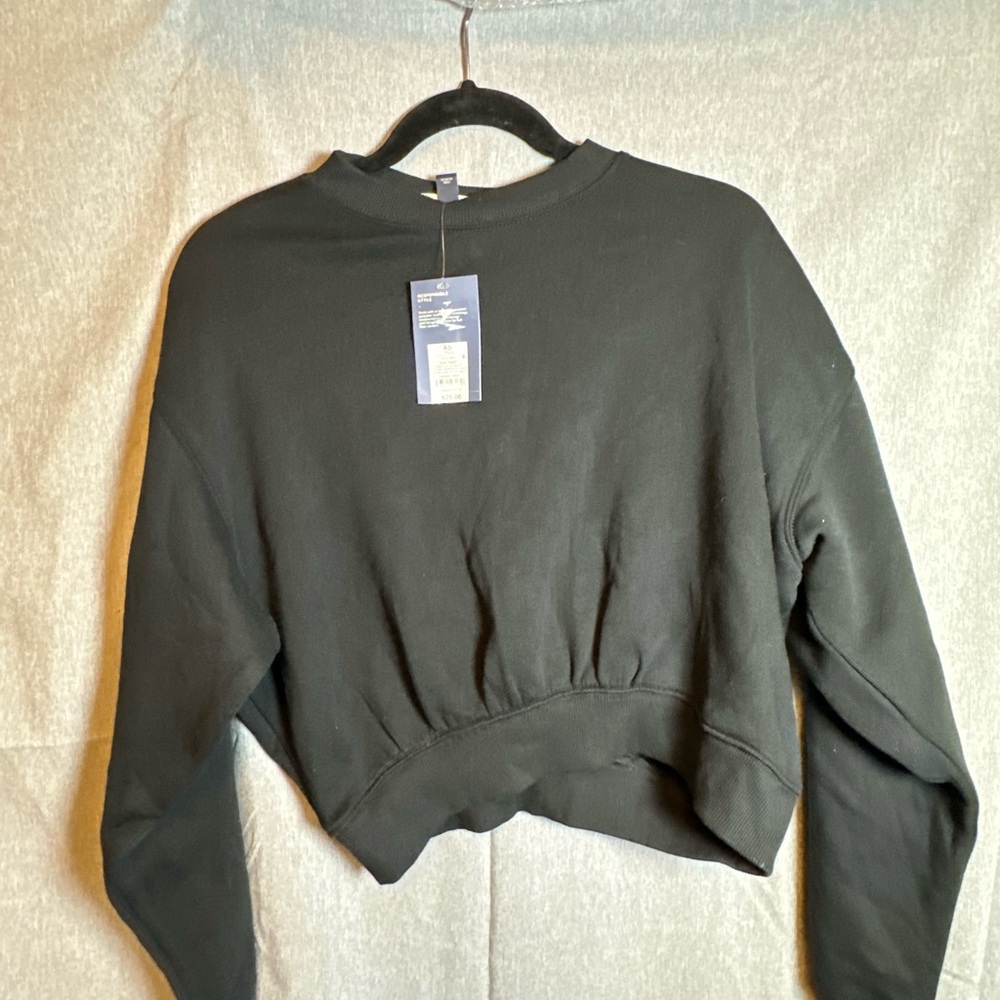 Universal Thread Black Cropped Sweatshirt